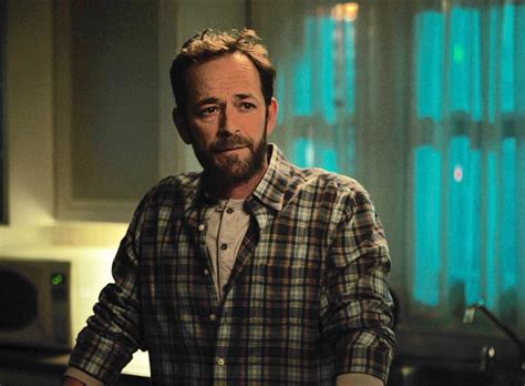 The actor's representative confirmed the death, telling the independent perry had died on monday after suffering a massive stroke. Riverdale Airs Luke Perry's Final Scene | E! News