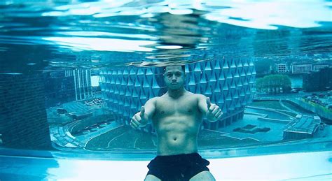 The World´s First See Through Sky Pool Opens In London