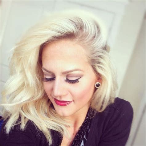 Tie back the rest of the hair into a pony tail so it's out of the way and use vaseline as a barrier to the rest of the hair. WordPress.com | Bleach blonde hair, Hair tutorial, Hair ...
