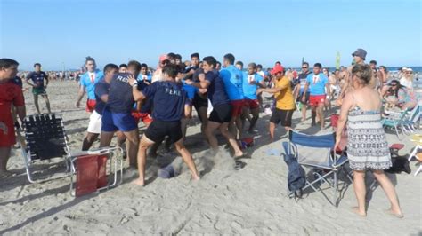 Otra Pelea Entre Rugbiers Un Partido En La Playa Terminó A Las Piñas