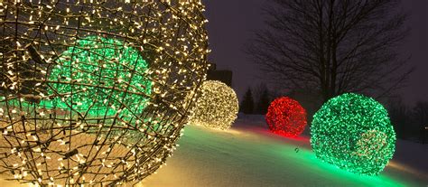 Plus, decorated outdoor christmas trees, pathway lights and more. Dazzling DIY Outdoor Christmas Decorations! • The Garden Glove
