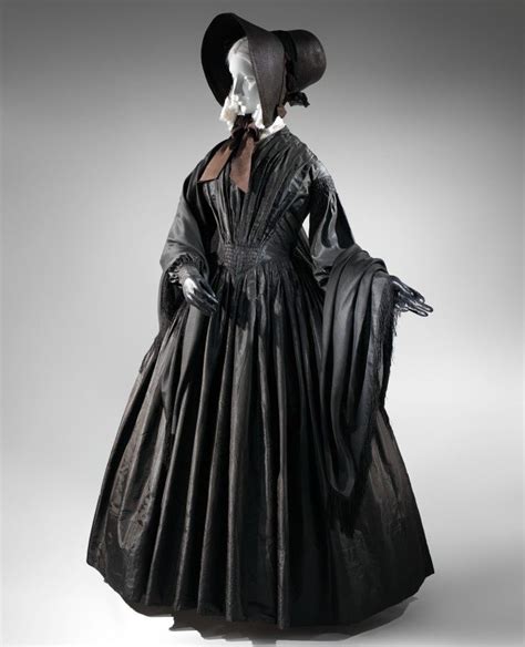 Silk Mourning Dress 1845 In 2020 Modestil Vintage Kleider