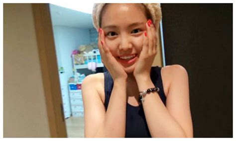 A Pinks Son Naeun Reveals Flawless Bare Face On Show Time Soompi