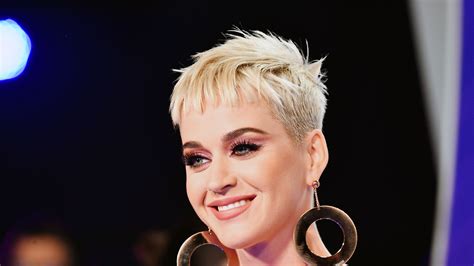 Katy Perry Got Long Blonde Hair And Looks Completely Different Marie Claire