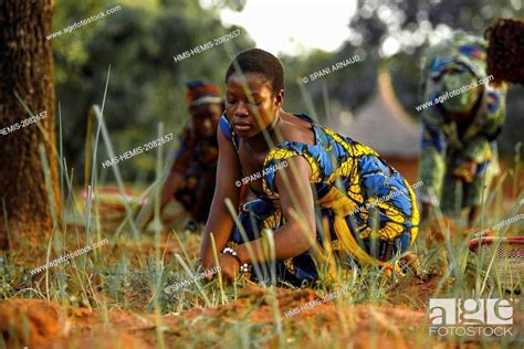 Burkina Faso Bobo Dioulasso Toussiana Portrait Of A Woman Trying To
