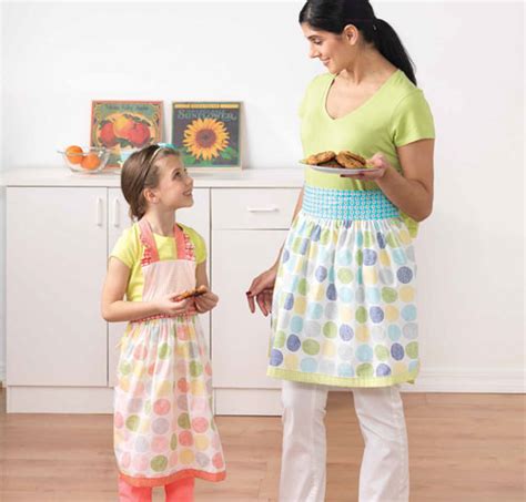 mommy and me aprons pattern download sew daily