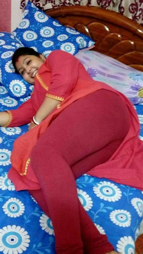 Pin By Priyasivaram On Keerthy Suresh Desi Girl Image Indian Girls Images Hot Leggings