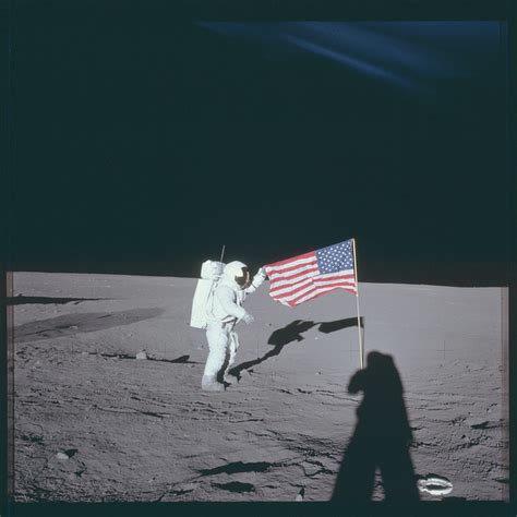 Foto Misi Apollo Ke Bulan Membuktikan Bahwa Astronot Adalah Hipster