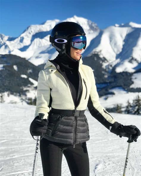 33 Cutest Ski Outfits To Look Stylish On The Slopes This Winter Hello
