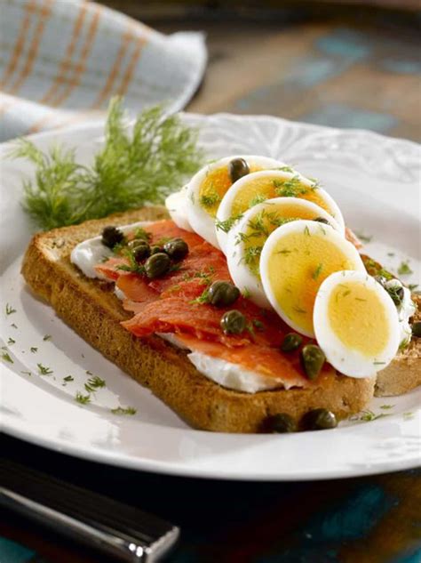 Finish with a runny boiled egg for a delicious brunch! Smoked Salmon Breakfast Toast / 5 Minute Healthy Avocado Toast With Smoked Salmon Two Healthy ...