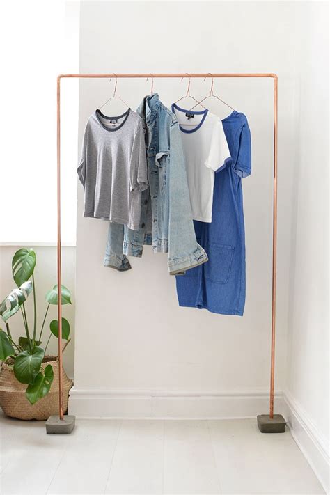 Eine garderobe sollte vor allem viel stauraum bieten: DIY Garderobe: 7 einfache Anleitungen + Ideen aus Holz ...