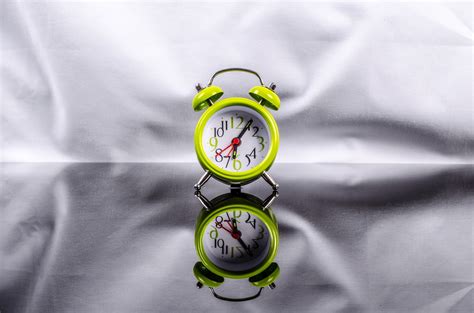 무료 이미지 손목 시계 화이트 고대 미술 복고풍의 아침 시각 번호 늙은 일어나 다 비슷한 물건 알람 시계