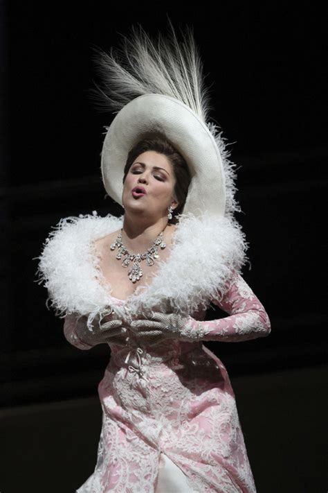 Russian Soprano Anna Netrebko Kicks Off Metropolitan Opera S Fall Season Photo Huffpost