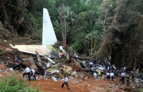 Air India Crash Investigators Look For Clues Metro News
