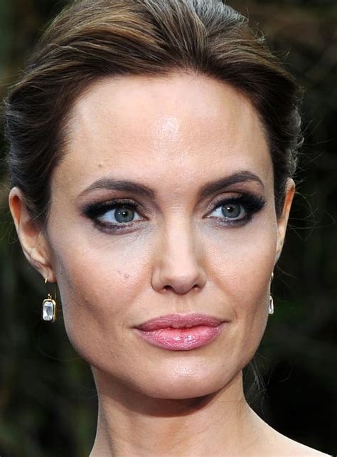 Angelina Jolies Makeup Artist On Sculpting Cheekbones