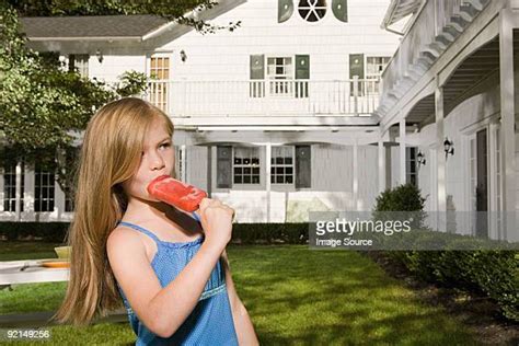 Girl Eating Popsicle Photos Et Images De Collection Getty Images