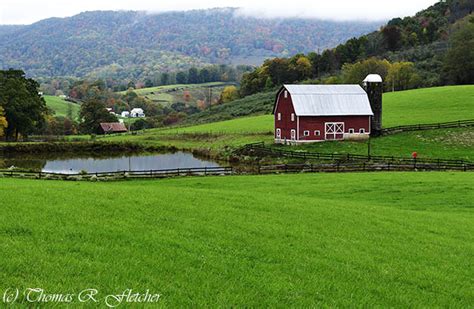 West Virginia Farm In Fall Farm With Red Barn And Green Fi Flickr