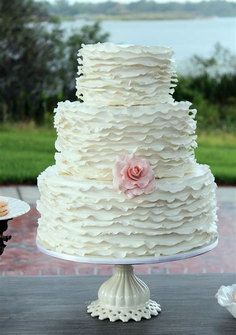 Pastry chef emily lael aumiller personally adores the marriage of a sophisticated aesthetic. 12 Icing Techniques For Different Wedding Cakes Photo - Wedding Cake Decorating, Decorating with ...
