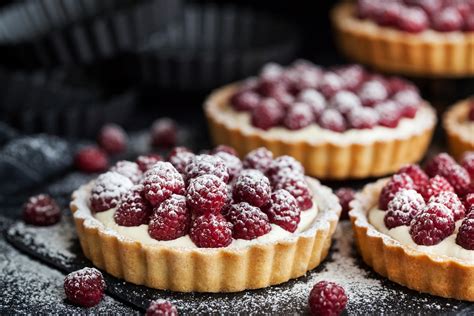 Ammorbidite il mascarpone usando una frusta a mano, aggiungendo poi il latte condensato per zuccherarlo e ammorbidirlo ancora (la quantità va in realtà a gusto personale. Crostatine con lamponi e camy cream per la merenda dei ...
