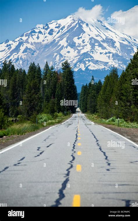 Mt Shasta California Highway Hi Res Stock Photography And Images Alamy