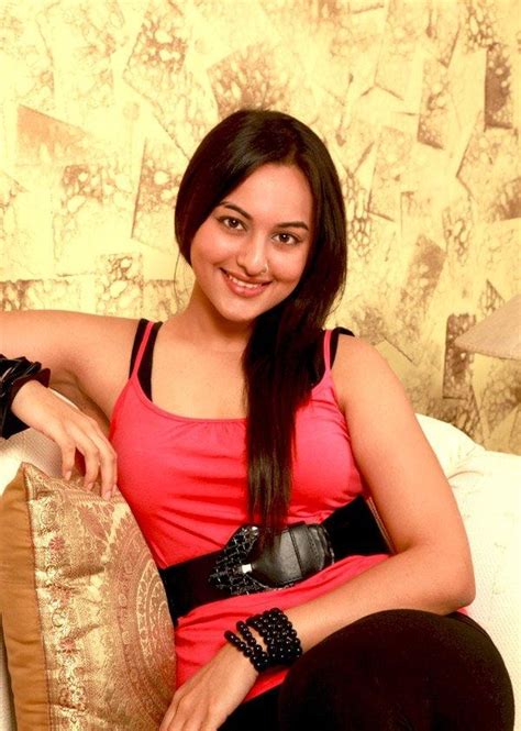Indian Celebrity Sexy Girls Sonakshi Sinha Hot Unseen Pictures