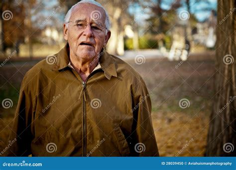 Viejo Hombre Triste Foto De Archivo Imagen De Enojado 28039450