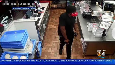 pizza employees robbed at gunpoint in deerfield beach youtube