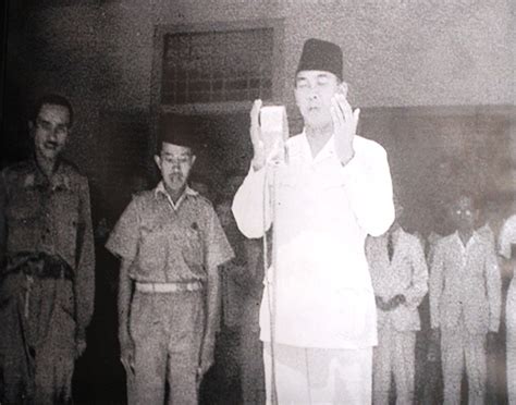 Saya juga akan menjelaskan tokoh tokoh yang terkait perumusan teks proklamasi, maupun kronologi perumusan tersebut secara lengkap dan jelas. Kenegarawanan : Moewardi Bapak Pandu Indonesia dan ...