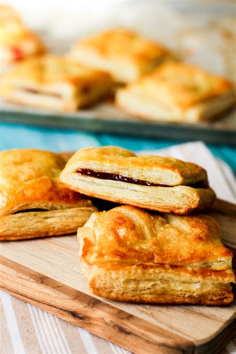 Separate the pastries and place them at least ½ apart from each other on the tray. Pastelitos de guayaba y queso (Guava and cheese pastry ...