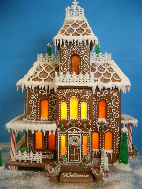 20 amazing gingerbread house ideas