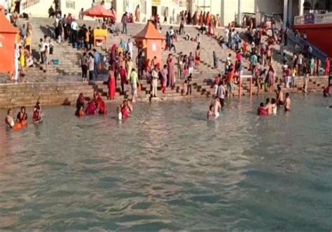 Kumbh 2021 Devotees Take Holy Dip At Har Ki Pauri Ghat News Live Tv India