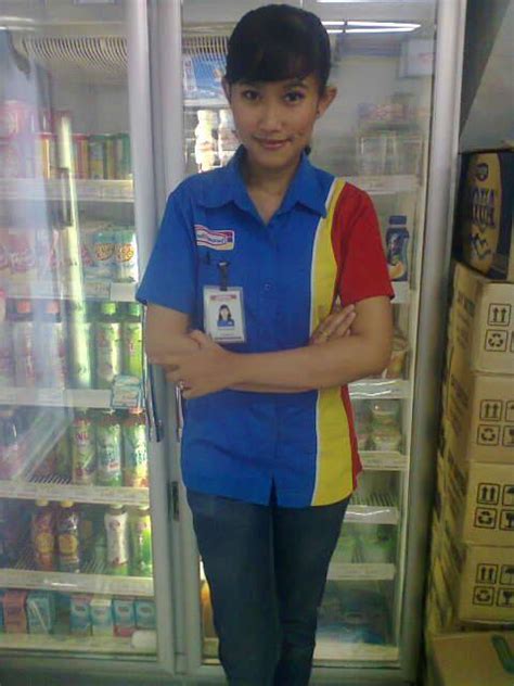 Kumpulan Foto Cewek Cakep Karyawan Indomaret | LIAT AJA