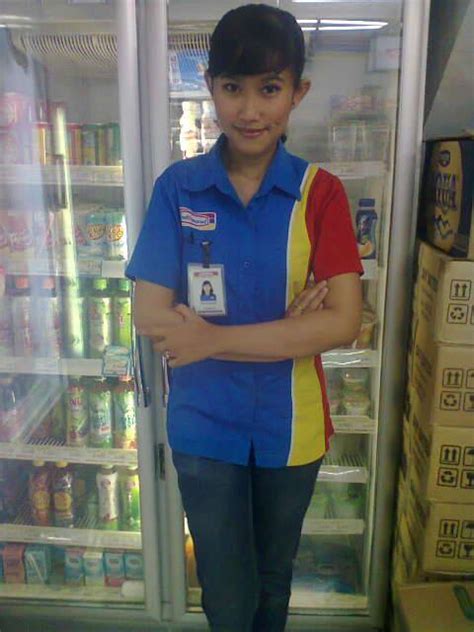 Namun, ada cara mengurangi mata minus lainnya yang dapat anda pilih agar anda tidak perlu menggunakan alat bantu tersebut. Kumpulan Foto Cewek Cakep Karyawan Indomaret | LIAT AJA