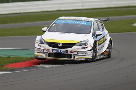 Just this week team dynamics unveiled the brand new civic type r that will participate in the 2020 british touring cars championship. In pictures: BTCC season launch testing at Silverstone ...
