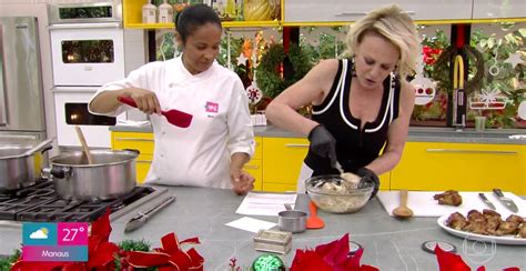 Nas redes sociais, ela publicou uma imagem do instante e declarou. Ana Maria Braga nunca interage com as 3 negras que a ...