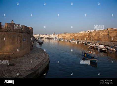 La Tunisie Le Nord De La Tunisie Bizerte Vieux Port Le Fort Et Le