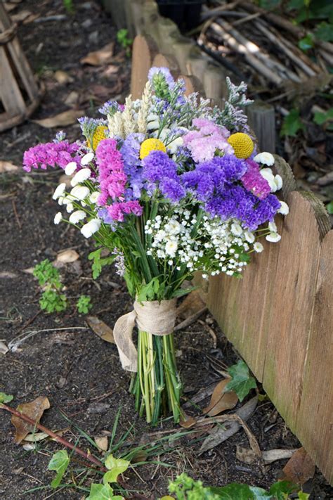 ¿puedo fiarme de que comprar lysa flores siemprevivas flores online es fiable y seguro? Ramo de novia con siemprevivas - Flores en el Columpio