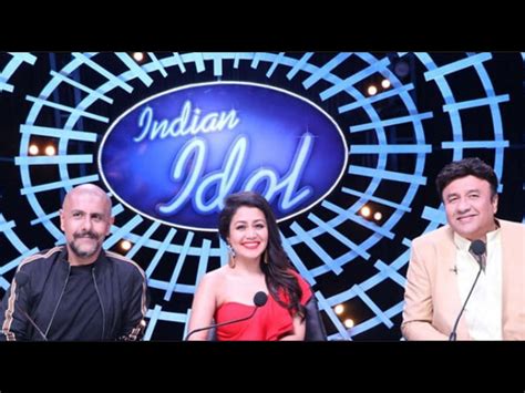 Indian Idol 10 Judges Neha Kakkar Anu Malik And Vishal Dadlani Enjoy Vada Pav Party On The Sets