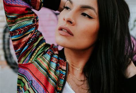 Indigenous Women In Canada Reclaim Their Image In Photo Blog Womens