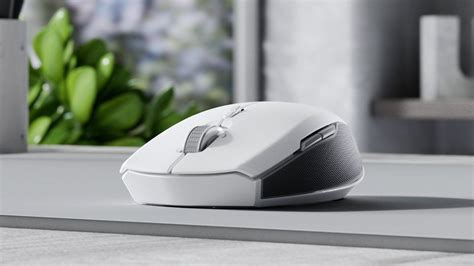 Razer Pro Click Mini Wireless Mouse Offers A Quiet Distraction Free