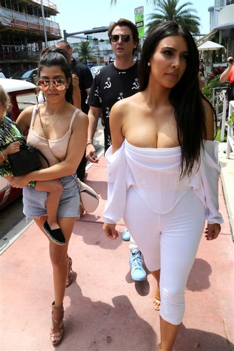 Ego Kim Kardashian Usa Look Todo Branco E Com Decote Ousado Em Miami