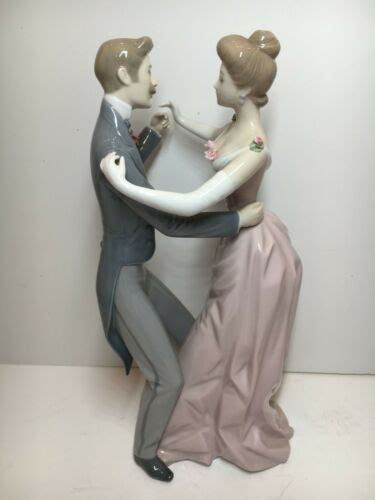 Lladro Anniversary Couple Dancing Waltz Porcelain Figurine 1372