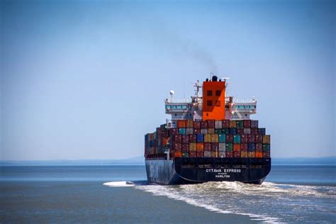 Transport By Sea With Freighter Cargo Vessel Creative Commons Bilder
