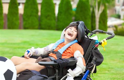 Cerebral palsy adalah kelainan permanen pada otak yang memengaruhi perkembangan motorik dan postur tubuh, seringkali faktornya: Risiko Penyakit Cerebral Palsy pada Anak, Apa Saja?