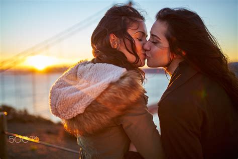 Lesbians Women Px Sunlight Kissing Women Outdoors San Francisco Usa Joshua Resnick