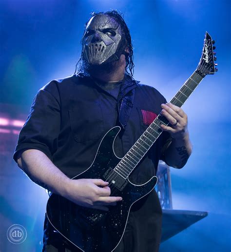 Ultimate Guitaristbassist Mick Thomson Sipknot