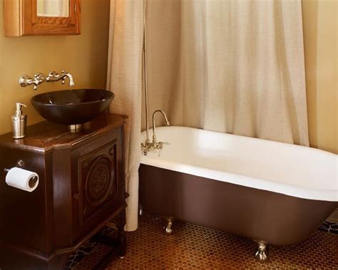 After the bear claws are done i put on the sugar icing and toasted almond slices on each claw and return them to the oven. Bear Claw Bathtub Venice Beach Eco Cottages | Cottage ...