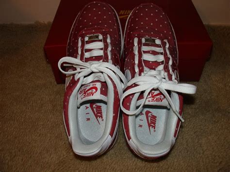 We know it's not even 2021 yet so it's weird to be anticipating valentine's day already, but you can't blame us for being excited because nike's upcoming valentine's day sneaker drop is too cute to resist! ric on the go: Valentine's AF-1s