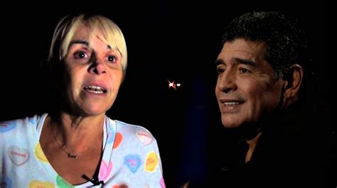 Diego Maradona Dalma Y Gianinna Están Sobre Claudia Villafañe