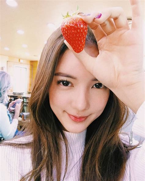 🍓 Asian Girl Hair Beauty Selfie Poses Korean Makeup Girl